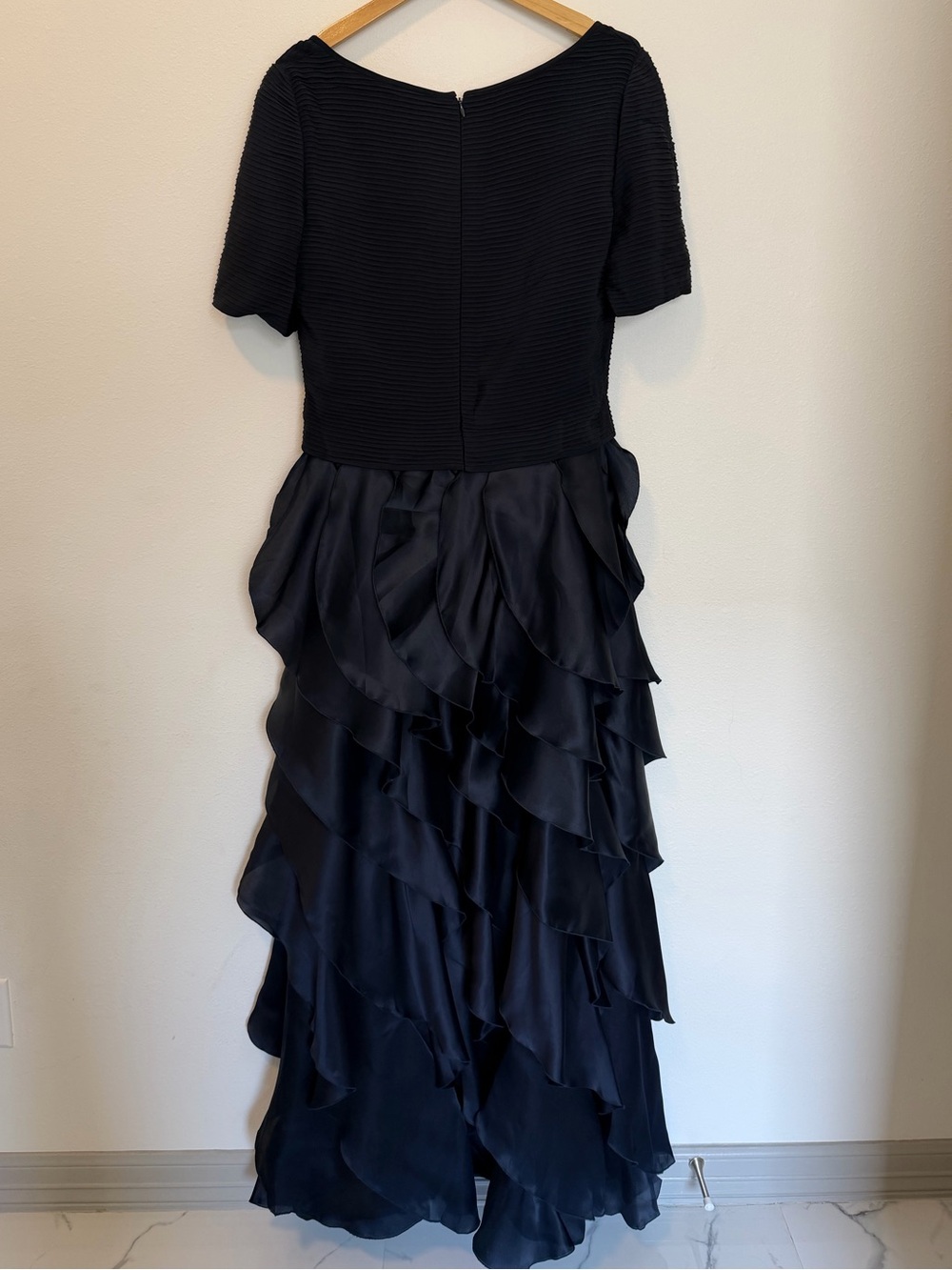 Carolina Herrera 100% Silk Navy Tiered Ruffle Evening Dress Pleated Bodice 12 - Picture 9 of 11
